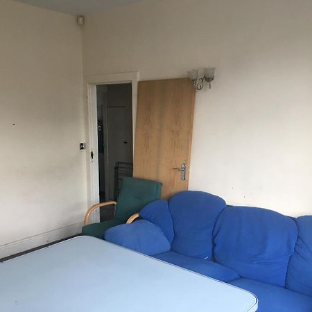 Single Room - Town & University Nearby, 24H Bus, Airport-Linked Manchester Bagian luar foto