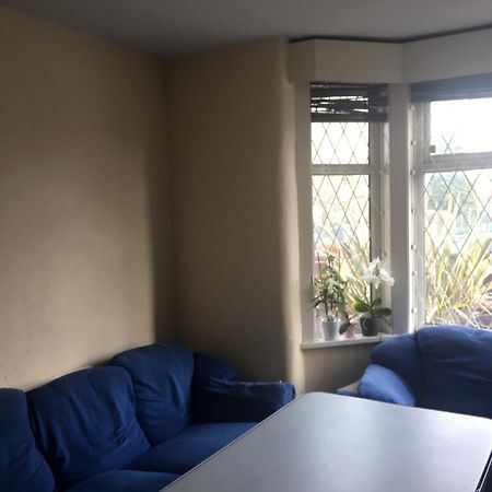 Single Room - Town & University Nearby, 24H Bus, Airport-Linked Manchester Bagian luar foto