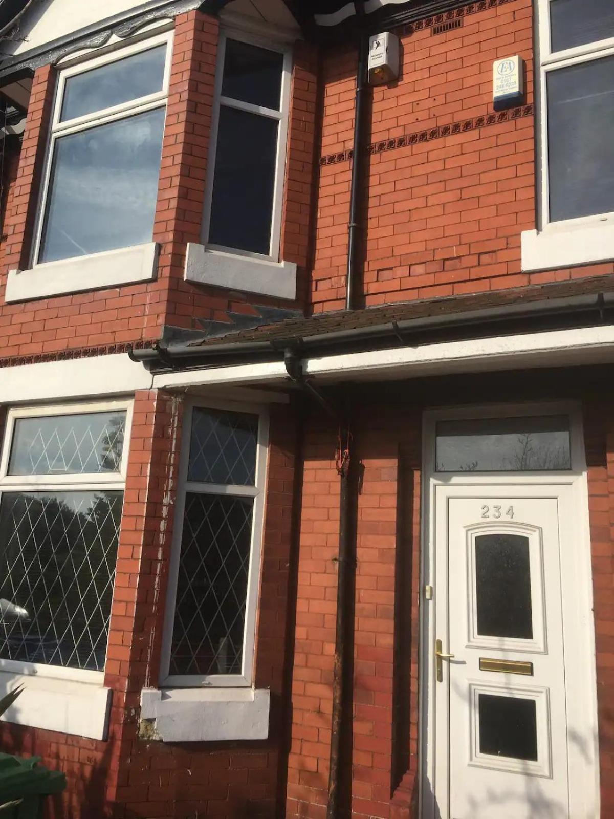 Single Room - Town & University Nearby, 24H Bus, Airport-Linked Manchester Bagian luar foto